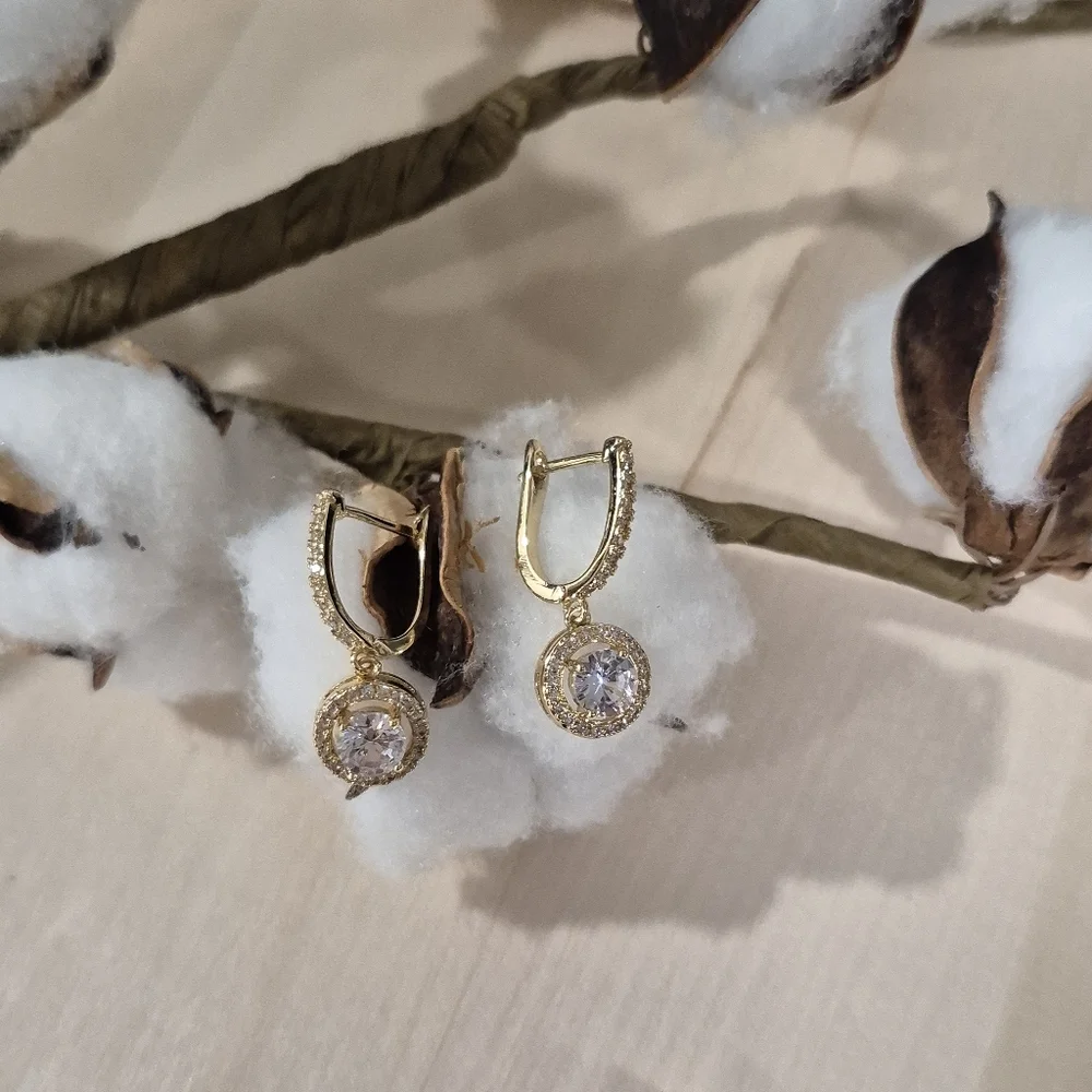ππNEWππ GORGEOUS!! CZ Drop Dangle Earrings in GOLD Plating - Picture 12 of 16